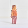 Escultura Madeira Toti Homem Roupa Marrom, Laranja e Branco