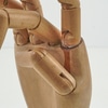 Modelo de Mão Articulada em Madeira
