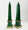 Obelisco Verde Base Dourada