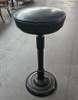 Banqueta Preta em Ferro e Couro
