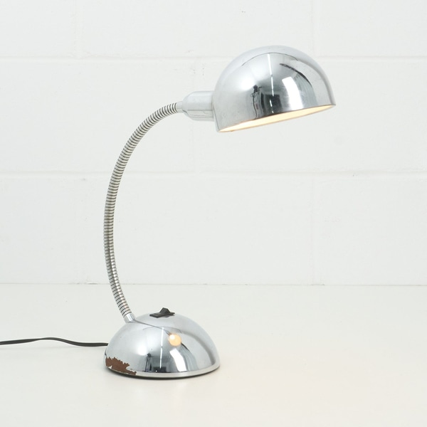 main photo of Luminária de Mesa Articulada Globo Cromado